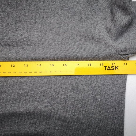 RW&CO. Men's Size Large Grey V-neck with Buttons Straight Fit Sweater - Picture 7 of 9